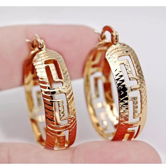 Gold Filled Rhombus "L" Hollow Round earrings - Picture 5 of 5